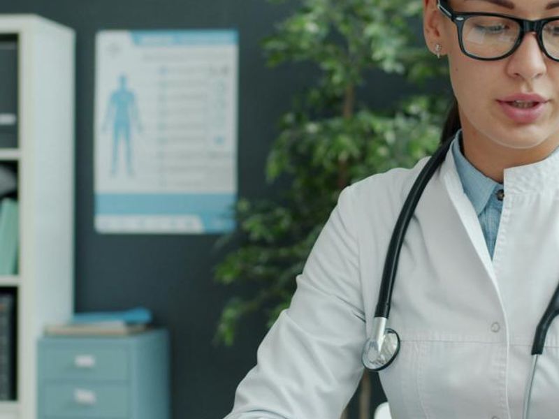 Scene illustrating a Japanese-language asking doctor about test results conversation