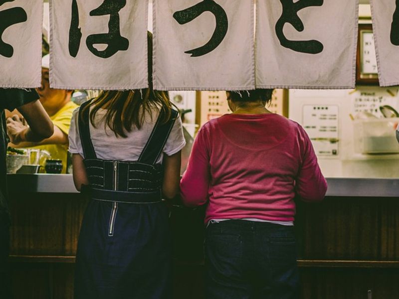 Scene illustrating a Japanese-language conversation about daily japanese companies conversation