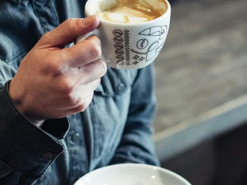 Ordering a coffee Part 2 (Advanced): Options such as type of milk, depending on dietary preferences or allergies. - Spain Spanish lesson