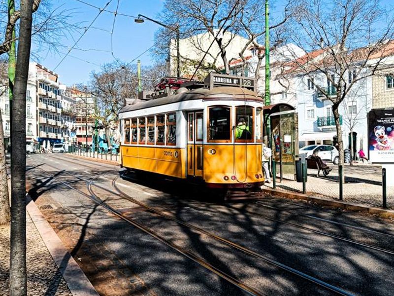 Traveling between Porto and Lisbon: Taking the train - Portuguese lesson